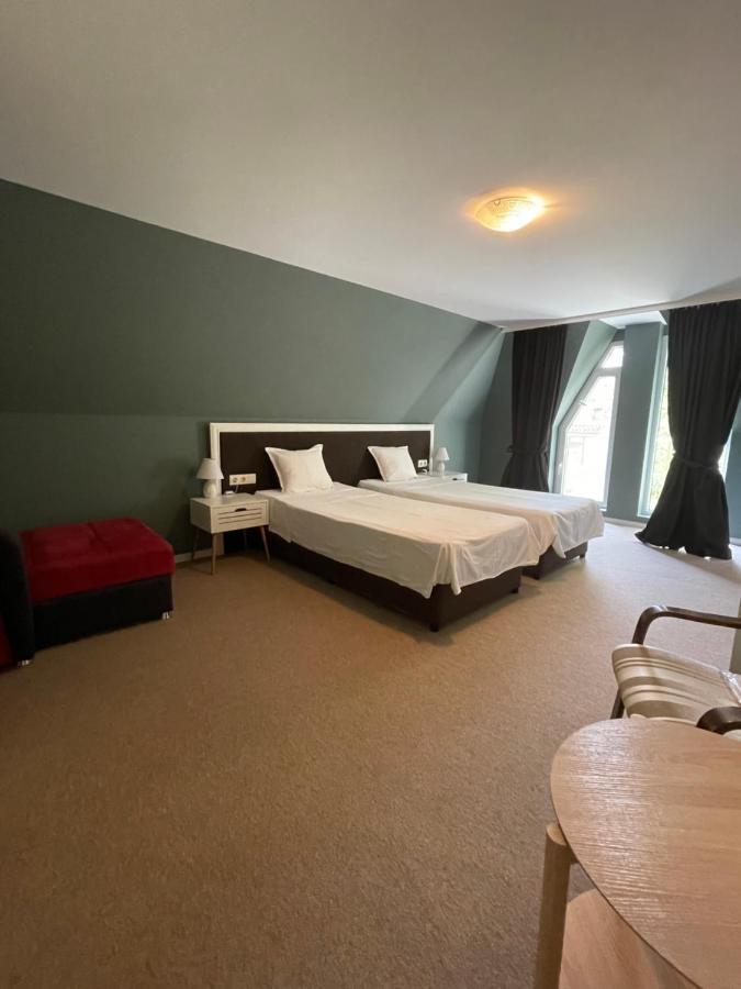 Family Hotel Garden Kŭrdzhali Eksteriør bilde