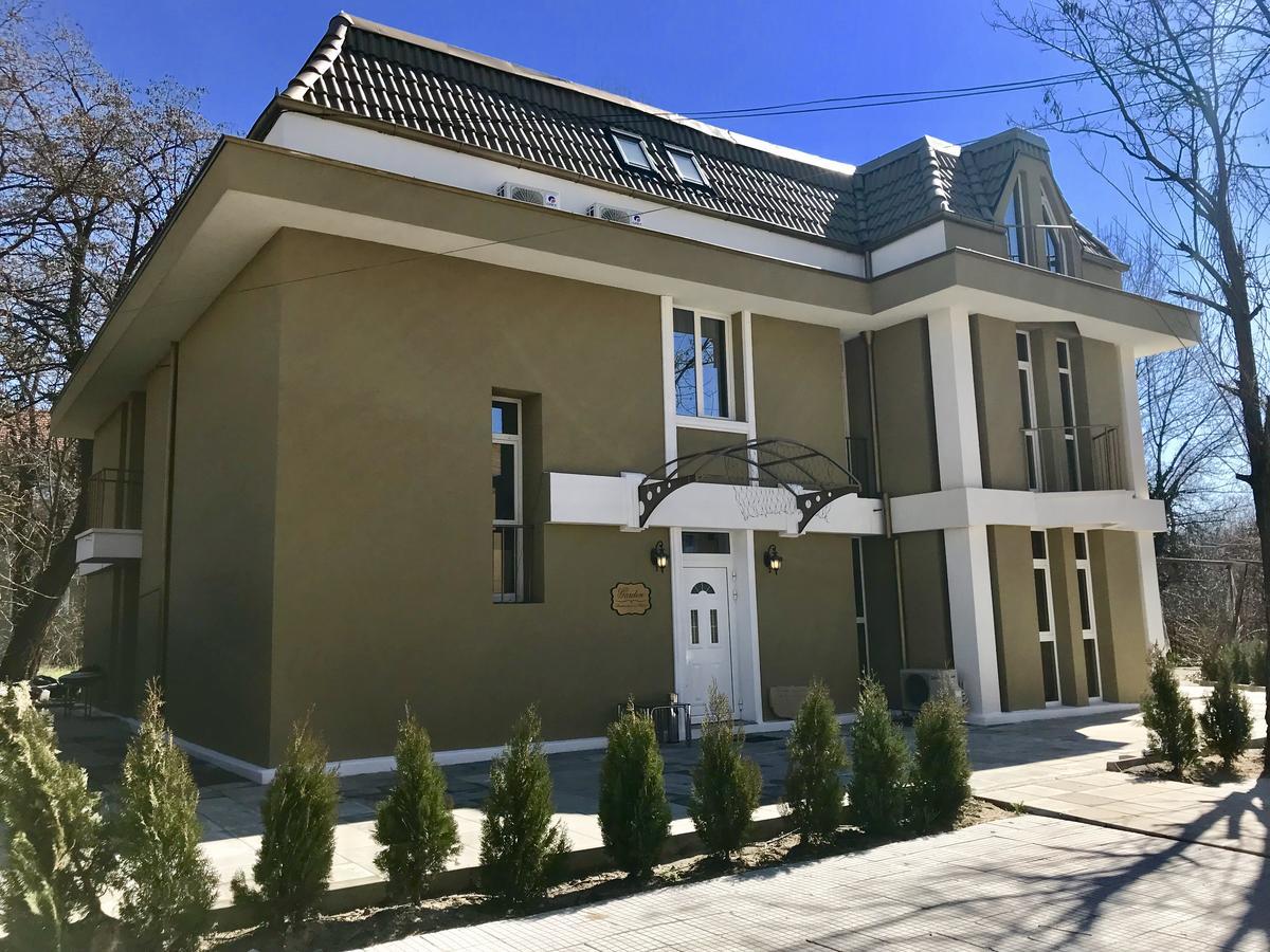 Family Hotel Garden Kŭrdzhali Eksteriør bilde